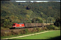 Railion 182020 ist hier nahe Freden mit dem IRC 52514 um 13.10 Uhr nach Seelze unterwegs.