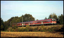 624634 ist hier am 16.10.2004 um 16.35 Uhr auf der Rollbahn als Überführungsfahrt nach Münster am Ortsrand von Hasbergen unterwegs.