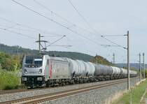 11.09.2018, Ein Kesselwagenzug fährt durch Küps in Richtung Lichtenfels. Die 187 502 ist im Bestand der AKIEM SAS, Clichy [F] und seit 12.2017 an CTL Logistics GmbH, Berlin vermietet.