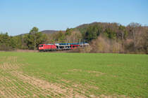 185 352 mit einem Autotransportzug bei Krappenhofen Richtung Nürnberg, 22.03.2019