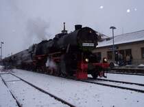 Ex-Kriegslok 52 7596 der EFZ auf ihrer Abschiedsfahrt in Albstadt-Ebingen. Wundersch�nes Eisenbahnwetter auf der Hohenzollerischen Landesbahn rundet das Ereignis ab.
