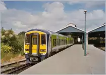Der Commuter-Service Dieseltriebzug 2702 wartet in Limerick / Luimneach auf die Abfahrt.

6. Juni 2004