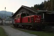 Recht selten kommen in die Zugförderung (heute Produktion) Mürzzuschlag Dieselloks. 
Wenn mal eine Diesellok in der Produktion Mürzzuschlag ist, dann meistens für Bauzugeinsätze eine Lok der Reihe 2016. 
Am 11.10.2018 kam ausnahmsweise eine Lok der Reihe 2068 zum Bauzugeinsatz für die Baustelle in Wartberg im Mürztal.
Zu sehen ist die 2068 053 beim Tanken in der Zugförderung in Mürzzuschlag.