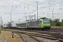 Re 485 015-2 durchfährt den badischen Bahnhof. Die Aufnahme stammt vom 12.07.2019.