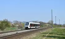 1648 918 als DPN 80460 Dessau Hbf - Aschersleben am 16.04.2019 in Giersleben. Das Bahnhofsumfeld verfügt noch teilweise über Pilzlampen, die der Modernisierung nicht zum Opfer fielen.
