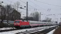 120 105 zieht den IC 2026 nach Hamburg Altona durch Mainz Bischofsheim. Aufgenommen am 1.2.2019 14:08