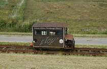 Kurz vor Ende meines Besuches bei der Halligbahn Dagebüll-Oland-Langeneß kehrte zu meiner Überraschung die wiederum gut besetzte  Plop Lore  von den Halligen aufs Festland zurück (Dagebüll 05.07.2019)