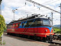 Gleichstrom-Lok 140 094 (CZ IDSC 91 54 7 140 094-4) von ids-cargo wartet gemeinsam mit 383 061 (nicht im Bild) in Decin (Tetschen-Bodenbach) auf neuen Einsatz; 10.07.2019 
