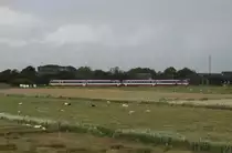 Eigentlich verkehrt der NEG-Zug E 18 nach Niebüll mit Kurswagen, doch am 05.07.2019 wurden stattdessen die VT 505/506 und 71 eingesetzt, wie diese Aufnahme vom Dagebüller Deich beweist