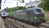 SBB Cargo International AG mit der ELL Vectron  193 201  [NVR-Nummer: 91 80 6193 201-1 D-ELOC] und Containerzug Richtung Hamburger Hafen am 10.07.19 Bahnhof Hamburg-Harburg.
