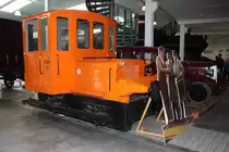 Der Rangiertraktor DSB 57, bekannt aus dem Film  Die Olsenbande stellt die Weichen  (1975 Premiere in DK, 1976 in der DDR, beim ZDF eigene Syncronisation als  Auf den Schienen ist der Teufel los ) am 30.05.2019 im Dänischen Eisenbahnmuseum Odense. Die Lok wurde 1953, mit der Fabr.-Nr. 457, bei Pedershaab Maskinfabrik gebaut. Sie war bei der DSB bis 1990 im Einsatz, wurde 1993 nach Odense abgegeben und war dort bis 2001 abgestellt, die aufwändige Restaurierung erfolgte bis 2003, seitdem ist sie fester Bestandteil der Ausstellung.