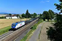 187 330 mit einem Rungenwagenzug am 16.07.2019 bei Stephansposching. 