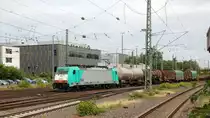 Die Cobra 2838 kommt aus Richtung Montzen/Belgien mit einem Güterzug aus Antwerpen-Noord(B) nach Köln-Gremberg(D) und fährt in Aachen-West ein. 
Aufgenommen vom Bahnsteig in Aachen-West.
Bei Sonne und Wolken am Nachmittag vom 10.7.2019.