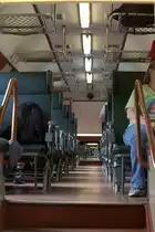 In der DDR gebaut, verkehrten auch einige der Doppelstockzüge, hier als Vierereinheit in der CSSR.Die letzte noch verbliebene  Einheit wird gern in Sonderzügen genutzt.
Kenner der Szene werden an den Gepäckablagen die Ausführung für die CSD erkennen.
27.04.2019 in Kralupy, 16.52 Uhr.