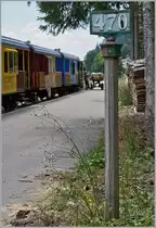 470 Kilometer bis nach Paris (Gare de Lyon). Soweit fährt der Zug der Coni'Fer (C.F.T.P.V) nicht, nach gut 7.5 Kilometer endet die Strecke im Wald in der Combe du Grand Essart bei Fontaine Ronde. Doch sehr weit ist der  Lückenschuss  nicht mehr entfernt, etwas 7 Kilometer östlich von Pontarlier in Le Frambourg zweigte früher die Strecke nach Vallorbe von der älteren Strecke nach Neuchâtel ab. Und bis Frambourg fehlen schätzungsweise noch etwas 5 km.   

Les Hôpitaux Neufs, den 16. Juli 2019