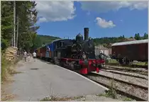 Der Coni Fer Zug wartet in Les Hôpitaux-Neufs auf seine Fahrgäste.
(16.07.2019)