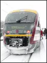 Eisige, traurige Stimmung:(!) Ab heute hat die Städtebahn Sachsen den Betrieb auf allen Strecken komplett eingestellt, wohl wegen finanzieller Probleme (langwierige, kostspielige Gerichtsprozesse gegen die DB wegen Zustand der Strecken) - dies Bild stammt aus besseren Zeiten, ein Desiro als SB34 Dresden - Kamenz; DD-Klotzsche, 15.12.2010
