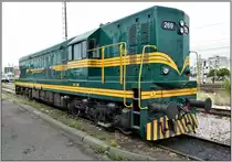 Dass es neben Schrott auch herrlich aufgearbeitete 661er gibt, zeigt 661-269 von MonteCargo vor dem Lokdepot in Podgorica. (16.07.2019)