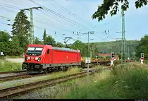Gemischter Gz mit 187 118-5 DB fährt, nachdem er die Abzweige Großheringen Gho und Ghs passiert hat, vorbei am Bahnübergang an der L 1061 in Großheringen auf der Bahnstrecke Großheringen–Saalfeld (Saalbahn | KBS 560) Richtung Saalfeld(Saale).
[22.6.2019 | 9:15 Uhr]