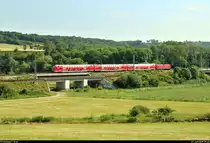 DABpbzfa 762.0 mit Schublok 112 ??? der Elbe-Saale-Bahn (DB Regio Südost) als RE 4885 (RE18) von Halle(Saale)Hbf nach Jena-Göschwitz passiert bei Saaleck, Sulzaer Straße, den Abzweig Großheringen Gho und fährt weiter auf der Bahnstrecke Großheringen–Saalfeld (Saalbahn | KBS 560).
[22.6.2019 | 9:49 Uhr]