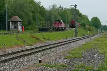 V 150 (98 80 0580 001-2) der HzL bei der Zusammenstellung eines neuen Zuges im Güterbereich des Bahnhofs von Mengen (31.05.2019).
