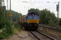 Die Class 66 PB15 von Crossrail kommt als Umleiter aus Richtung Aachen-West,Laurensberg,Richterich mit einem MSC-Containerzug aus Antwerpen-Krommenhoek(B) nach Germersheim(D) und fährt durch Kohlscheid in Richtung Herzogenrath,Mönchengladbach. Aufgenommen vom Bahnsteig 1 in Kohlscheid.
Bei Sommerwetter am Nachmittag vom 25.7.2019.