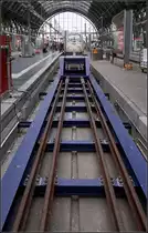 Für den Fall des Falles -

Bremsprellbock an Gleis 19 des Frankfurter Hauptbahnhofes.

27.07.2019 (M)