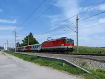1144 261-5 mit REX1781(RegioBiking) im Gleisbogen bei Haiding in Richtung Wels; 190717