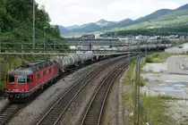 Re 620 040-6  Münchenstein  mit Kesselwagenzug anlässlich der Bahnhofsdurchfahrt Olten-Hammer am 29. Juli 2019.
Foto: Walter Ruetsch  