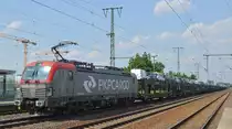 PKP CARGO S.A. mit  EU46-502  [NVR-Nummer: 91 51 5370 014-0 PL-PKPC] und PKW-Transportzug Richtung Polen am 04.06.19 Bahnhof Golm bei Potsdam.