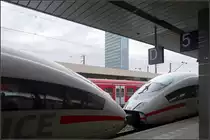 Hochhaus in Bahnhofsnähe -

Beispiel Mannheim: Auf der Rückseite des Hauptbahnhofes steht der 2001 fertiggestellte 97,5 Meter hohe Victoria-Turm der Architekten Albert Speer & Partner.

09.04.2018 (M)