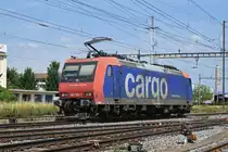 Re 482 003-1 durchfährt solo den Bahnhof Pratteln. Die Aufnahme stammt vom 19.07.2019.