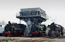 09. April 2016: Heute war Saisoneröffnung im Sächsischen Eisenbahnmuseum Chemnitz-Hilbersdorf. Das vielfotografierte Wahrzeichen der Chemnitzer: Die Bekohlungsanlage mit dem Hochbunker. 