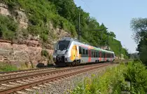 9442 103 von abellio war am 22.06.19 von Jena Saalbahnhof unterwegs nach Saalfeld(S). Hier rollt er durch Kahla Richtung Haltepunkt.