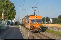 ASm-Rollbockbetrieb in Langenthal am 24. Juli 2019. Werktäglich fahren bis zu drei Zugspaare von der Güteranlage der ASm in die Industrie zu verschiedenen Anschlussgleisen. Die längste Strecke beträgt dabei ca. 1.5 km zum Anschlussgleis von Coop.<br>
Der Zug mit dem De 4/4 121 und zwei Güterwagen für Coop kurz vor der Haltestelle Langenthal Industrie Nord