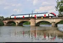 Blick auf zwei Wagen des RABe 502 (Bombardier Twindexx Swiss Express) SBB, die zusammen mit 193 837-2 (Siemens Vectron) der Siemens Mobility GmbH von 111 215-0 der RailAdventure GmbH überführt werden und dabei die Saale bei Halle-Böllberg/Wörmlitz auf der Bahnstrecke Halle–Hann. Münden (KBS 590) Richtung Angersdorf überqueren.
[22.6.2019 | 14:36 Uhr]