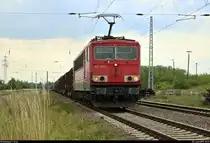 Gemischter Gz mit 155 157-1 Railpool, vermietet an die DB, durchfährt den Bahnhof Angersdorf auf der Bahnstrecke Halle–Hann. Münden (KBS 590) Richtung Halle (Saale).
Aufgenommen am Ende des Bahnsteigs 2/3.
[22.6.2019 | 15:57 Uhr]