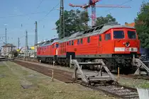Bahnhofimpressionen vom Bahnhof Singen-Hohentwiel verewigt am 1. August 2019.
Oldtimer Diesellokomotiven in Singen.
Die 232 472-1 und die 232 201-4 auf den nächsten Einsatz wartend.
Besondere Beachtung gilt der unterschiedlichen Bemahlung der Stirnfront.
Fotostandort bewilligt.
Foto: Walter Ruetsch