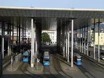 Überblick über die Straßenbahnhaltestelle Kassel Wilhelmshöhe mit KVG 615, 616 und 653 Wagen am 22.07.2019