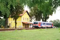 06.08.2002, Österreich,	Burgenland, Bahnhof Mönchhof-Halbturn der Neusiedler Seebahn, einem Abzweig der Raab-Ödenburger Eisenbahn. Österreichische und ungarische VT verkehrten hier abwechselnd. Foto: VT 5047 088-9 der ÖBB