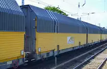 Geschlossene Wageneinheit für den Kfz-Transport der Fa. ARS Altmann AG mit der Nr. 47 80 D-ARS 2911 017-6 Hccrrs Ladegut: Kraftfahrzeuge in einem Ganzzug am 25.07.19 Berlin Hirschgarten.