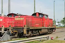 Lokportrait von 294 957-6, als sie am 16.05.2018 zusammen mit 3 Schwestermaschinen bei der Franziusstraße im Hafen von Bremerhaven abgestellt stand.