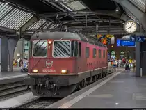 Am 27. Juli 2019 kam es zu einem aussergewöhnlichen Einsatz einer Re 6/6 als Vorspannlok vor einem internationalen Schnellzug. Aufgrund eines Defekts an der Zuglok Re 4/4 II in Buchs wurde dem EC 164  Transalpin  die dort übers Wochenende abgestellte Re 6/6 11628  Konolfingen  vorgespannt. Zurück ging es dann in Doppeltraktion mit der Re 4/4 II 11152 vor dem EN 465.<br>
Ein heutzutage seltener Anblick: Re 6/6 am Prellbock im Zürcher Hauptbahnhof.