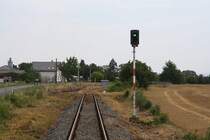 Blocksignal und Anschlussbahnweiche im Strecken-Km 8,3 der KBS 334 (Kojetin - Tovacov) am 20.Juli 2019.