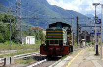 D245 6055 von FS Trenitalia rangiert in Domodossola(I). 
Aufgenommen von Bahnsteig in Domodossola(I). 
Bei Sommerwetter am Nachmittag vom 29.7.2019. 