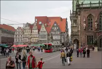 Die Straßenbahn stört -

... weder das historische Stadtbild noch die Passanten auf dem Marktplatz der Hansestadt Bremen. Rechts das Rathaus.

24.08.2012 (M)