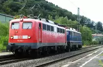 DB 115 114-1 UND DB E10 348 AUF DER SIEGSTRECKE IN NIEDERSCHELDEN
Schönes Doppelpack: Die blaue E10 348 wird am 8.8.2019 von DB 115 114-1
auf der Siegstrecke in NIEDERSCHELDEN in Fahrtrichtung SIEGEN geschleppt....