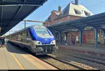 Gastaufnahmen aus Frankreich I:
Smartphone-Aufnahme von Steuerwagen 127 mit einer BB 26000 als Schublok der Transport express régional TER Alsace (SNCF) als TER96217 von Strasbourg (F) nach Basel SBB (CH), der den Bahnhof Colmar (F) erreicht.
Bild durchlief die Selbstfreischaltung (Überbelichtung).
[16.7.2019]

© Theodor Wolf
Der Fotograf ist mit der Veröffentlichung auf meinem Account ausdrücklich einverstanden und behält alle Rechte am Bild.