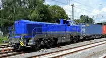 Optisch auch ein Hingucker, die  LOCON 322  eine vossloh DE 18 von BRLL (NVR-Nummer: 92 80 4185 029-0 D-BRLL) mit Containerzug am 06.08.19 Durchfahrt Bahnhof Hamburg-Harburg. 