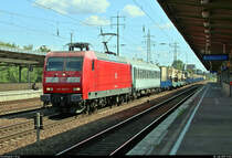 Unmittelbar nach meiner Ankunft am Flughafen Berlin-Schönefeld überraschte mich ein Militärzug der United States Army, kommend vom Grünauer Kreuz, mit 145 045-1 DB, der hier im Bahnhof einen längeren Zwischenhalt einlegen wird.
[18.7.2019 | 11:02 Uhr]